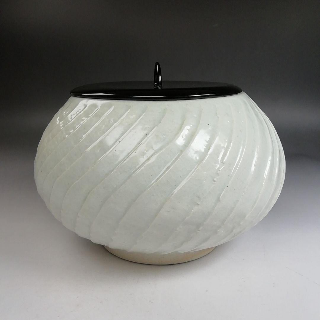 Ｗ２３５　水指　『白磁シノギ　水指』『森岡嘉祥 造』　共箱　茶道具