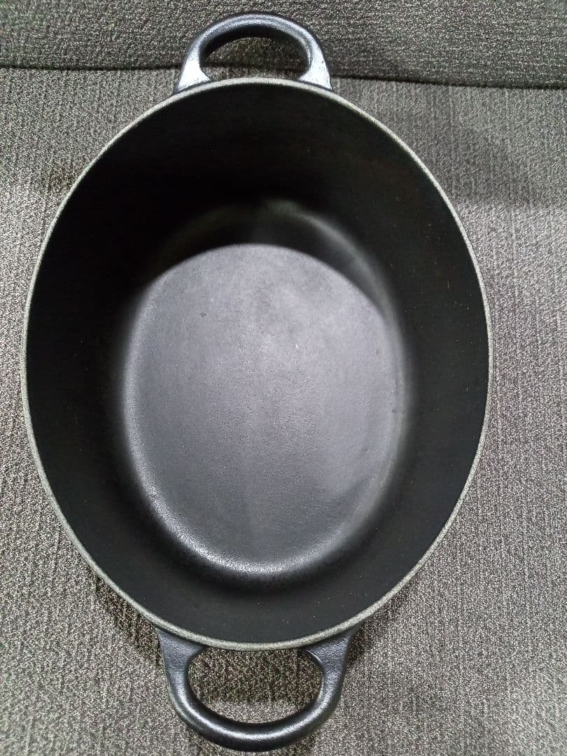 ル・クルーゼ　LE CREUSET　鋳物　ホーロー鍋　ココットオーバル　25cm