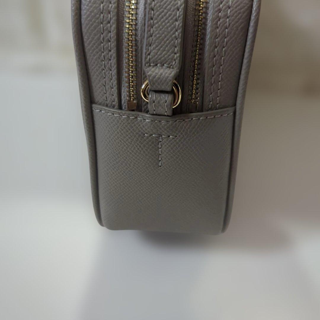 美品　フルラ　リリー　ショルダーバック　肩がけ　斜めがけ　近年モデル