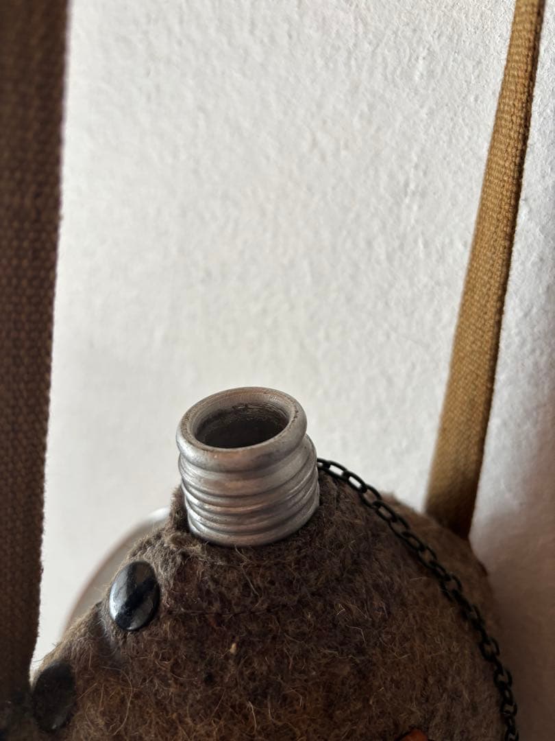 アンティーク　水筒 赤いカップ付き