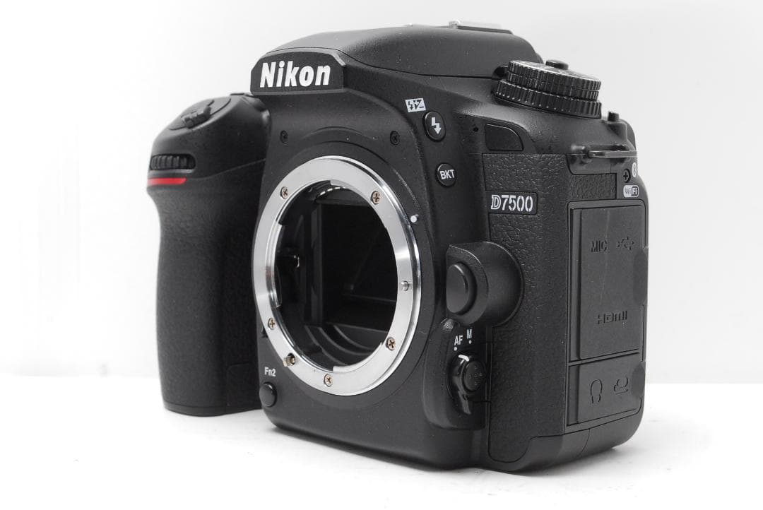 【使用感極少】Nikon D7500　ボディ　WiFi・Bluetooth搭載