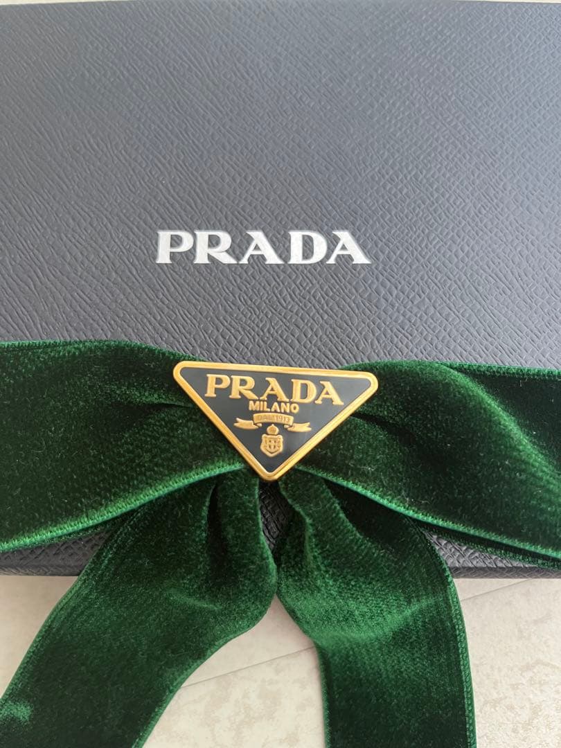 【最終値下げ】PRADA ダークグリーン ベルベットヘアクリップ