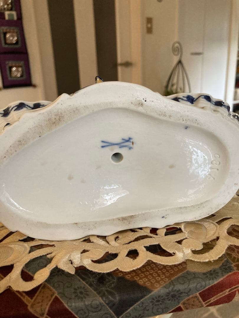 Meissenマイセンフィギュア　ガチョウを抱く女