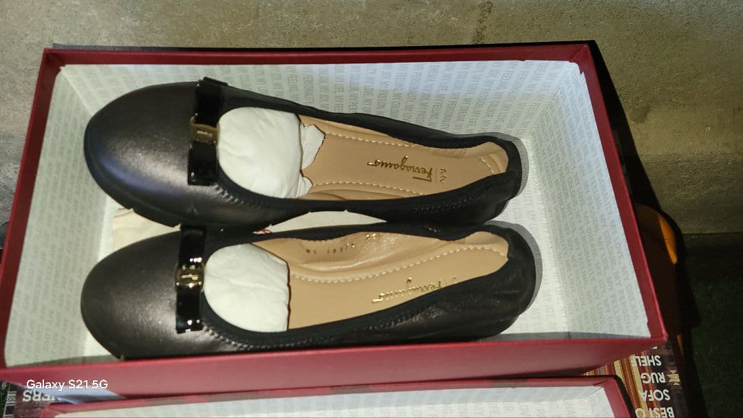 ひ*じ様 フェラガモ　MY　SPORTY　ヴァラリボン付きフラットシューズ