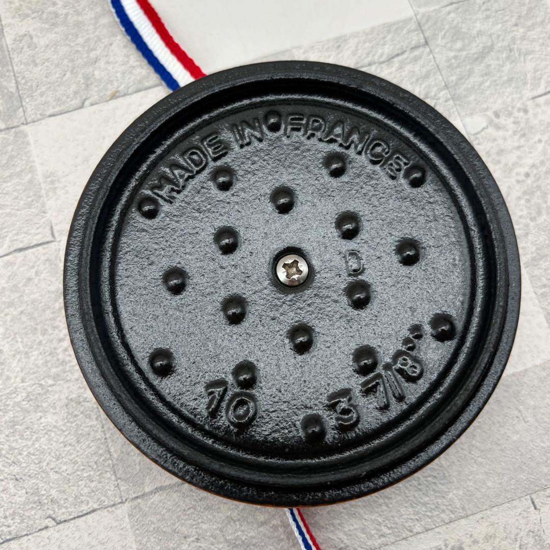 ストウブ　シナモン　ココットラウンド　10cm 未使用　シリアルナンバー