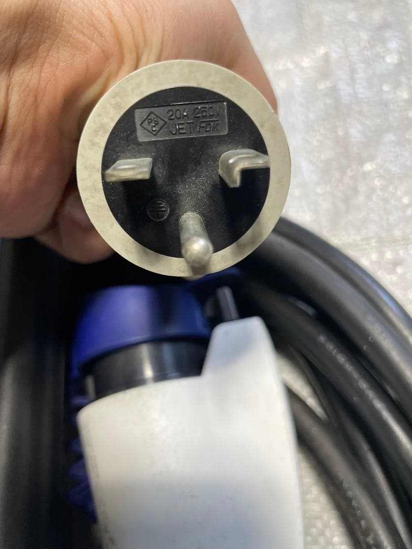 日産　リーフ　充電ケーブル　3NK0A