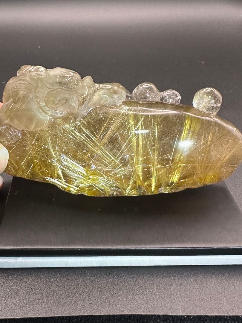 ゴールドルチル彫物（貔貅）台座つき！