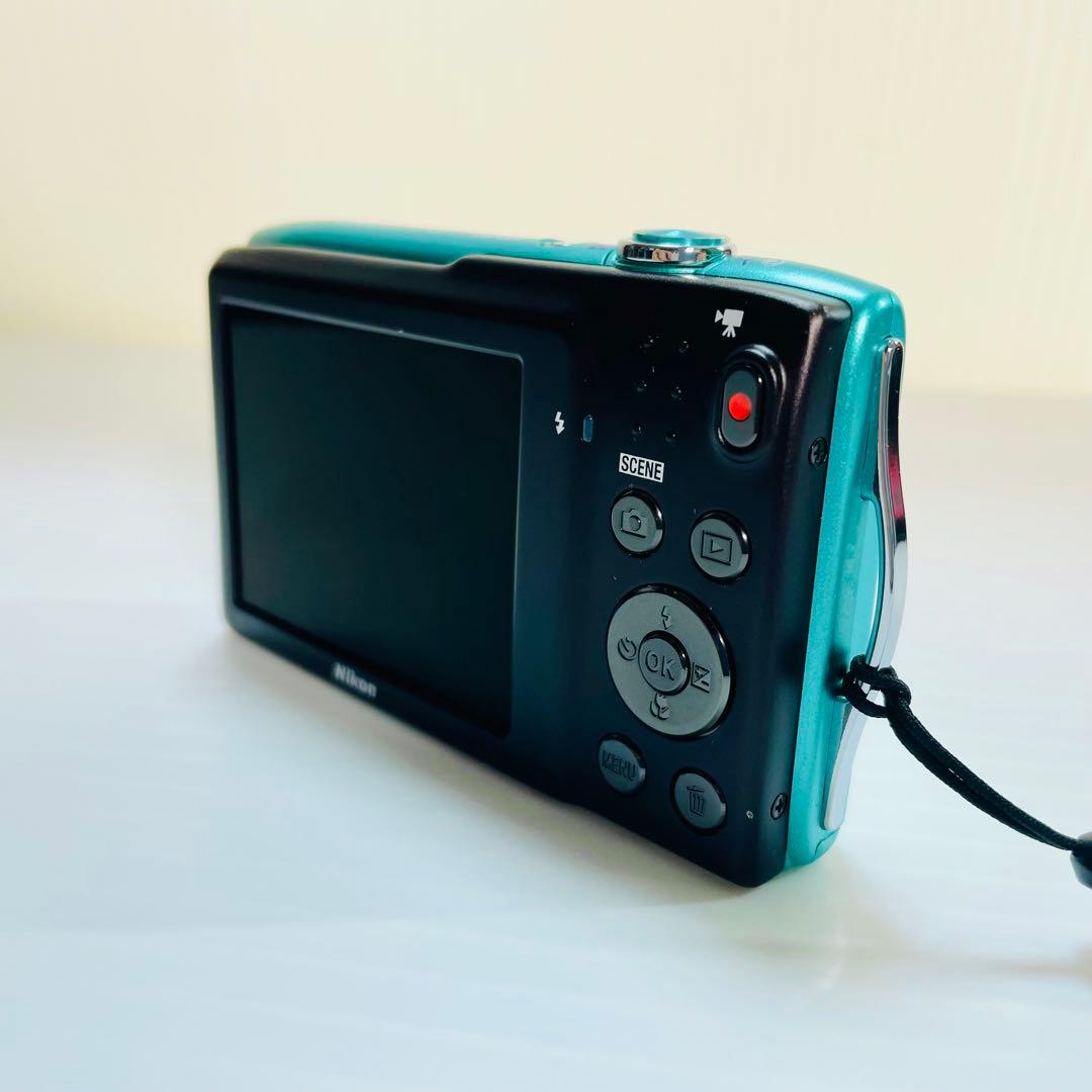 超美品　箱付き　Nikon COOLPIX S3300 ニコン　クールピクス