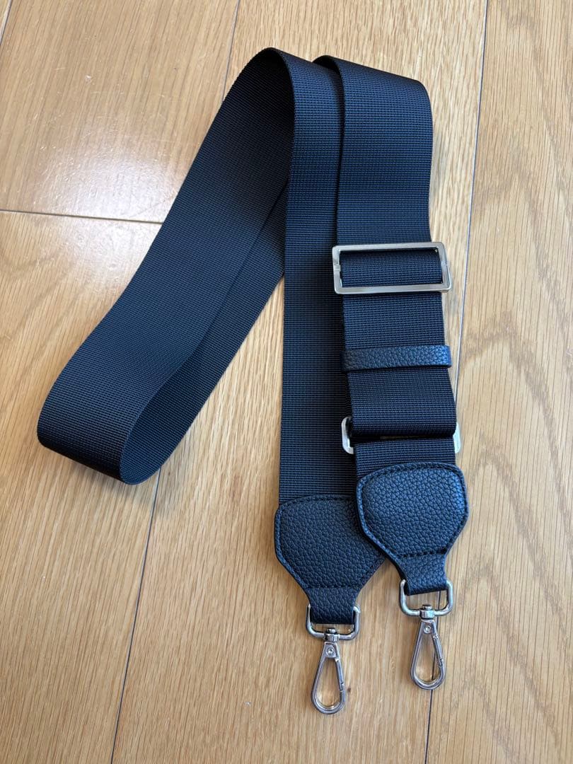 【美品】1PIU1UGUALE3（ウノピゥウノウグァーレトレ） レザーミニバッグ