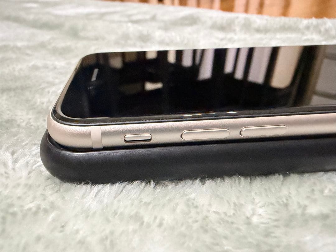 iPhone SE3 64GB スタートライト（整備済み品）SIMフリー