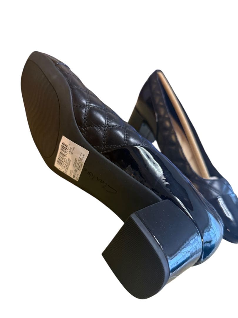 【新品】箱付 Clarks本革 コンビレザー エナメルパンプス 24cm