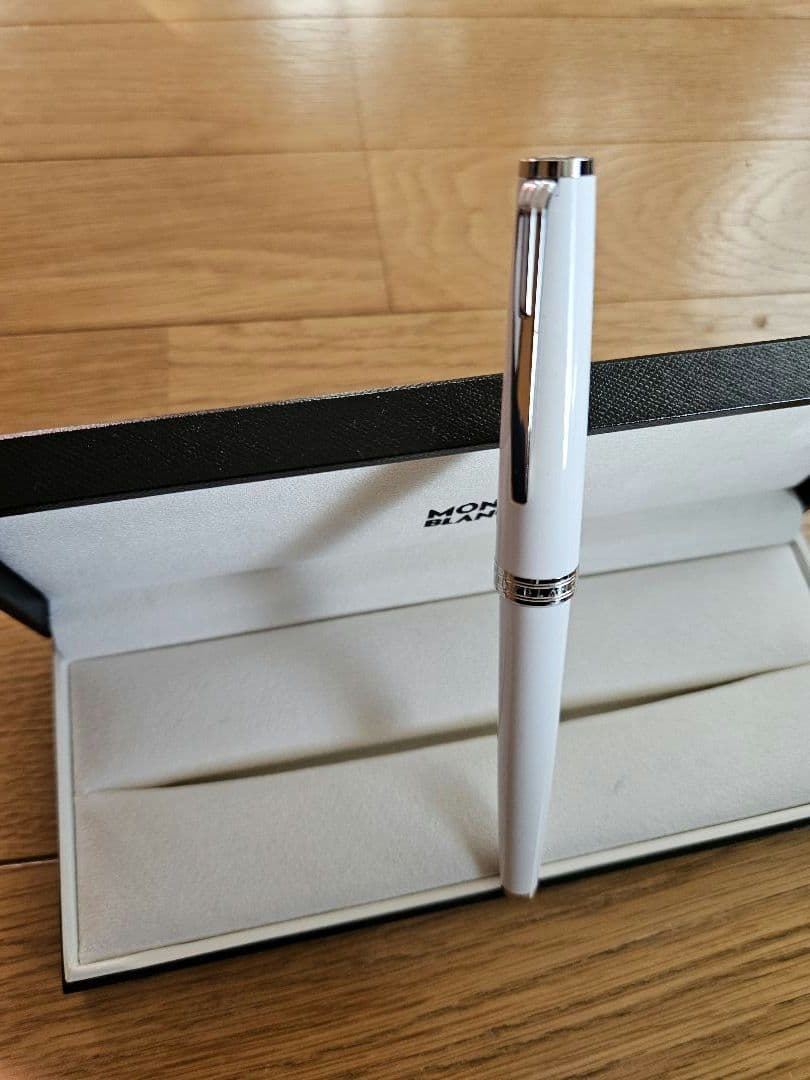 モンブラン　ホワイトボールペン ケース付き