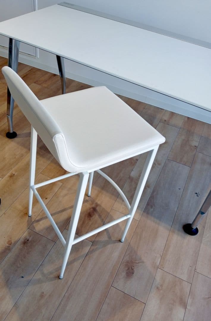 リカルドスタンド クオンQUONのカウンターチェア カフェ・BAR・飲食店