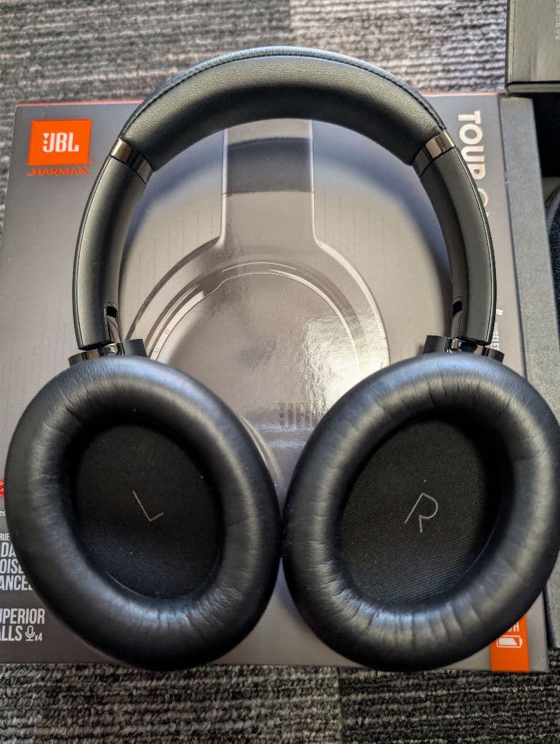 ヘッドホン JBL tour one m2