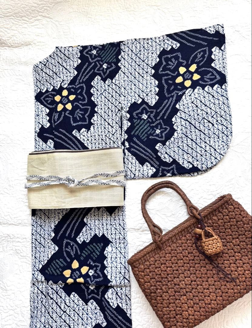 粋で大人な浴衣 ◆ 有松絞り 草花文 柄も仕立ても素晴らしいお勧めの逸品