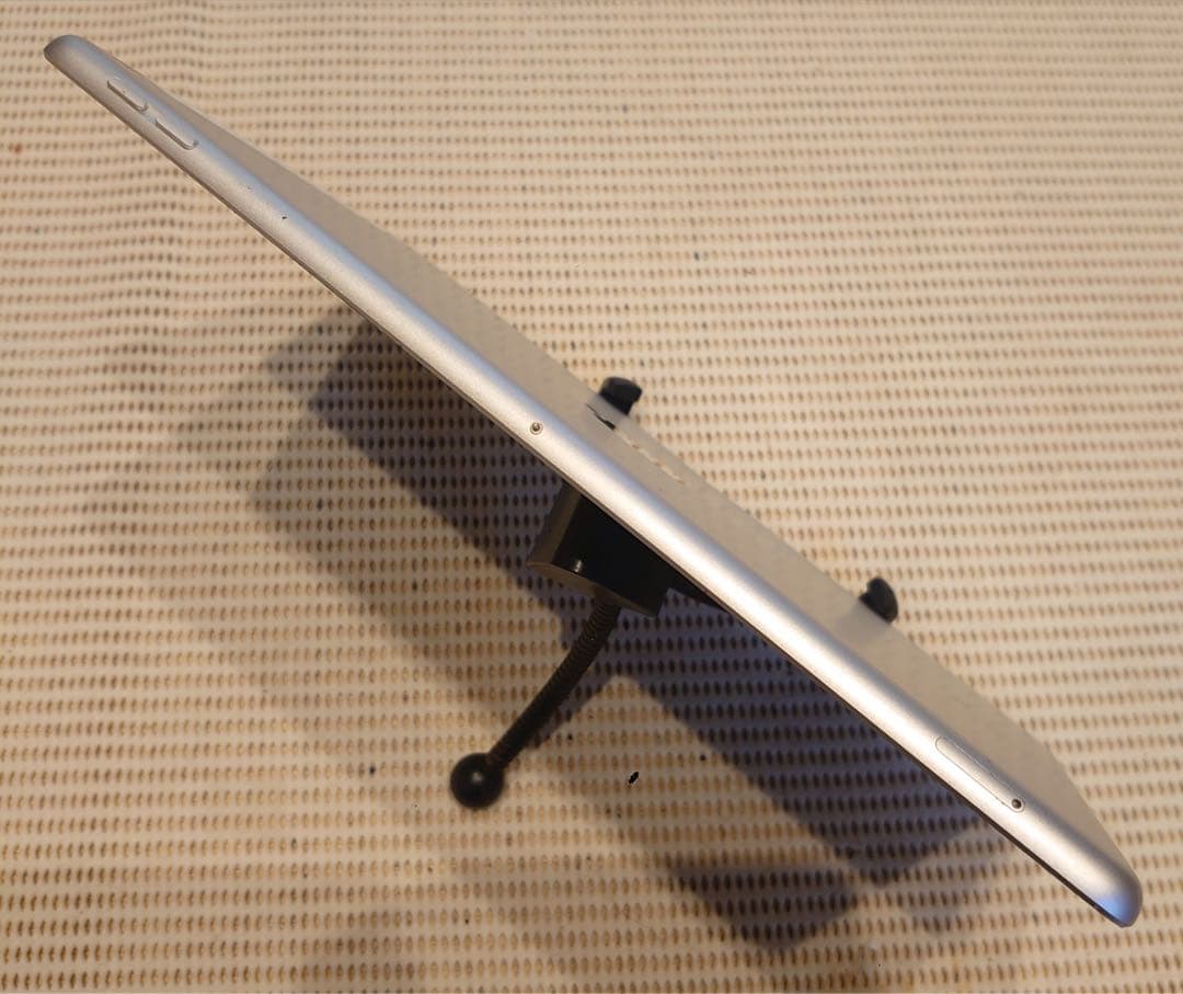 FNXJT完動品SIMフリー液晶無傷iPad第7世代(A2198)本体32GB