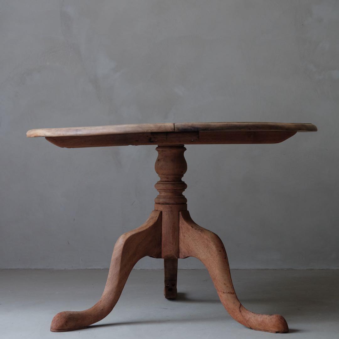 イギリスアンティーク ラウンドテーブル　ダイニングテーブル コーヒーテーブル