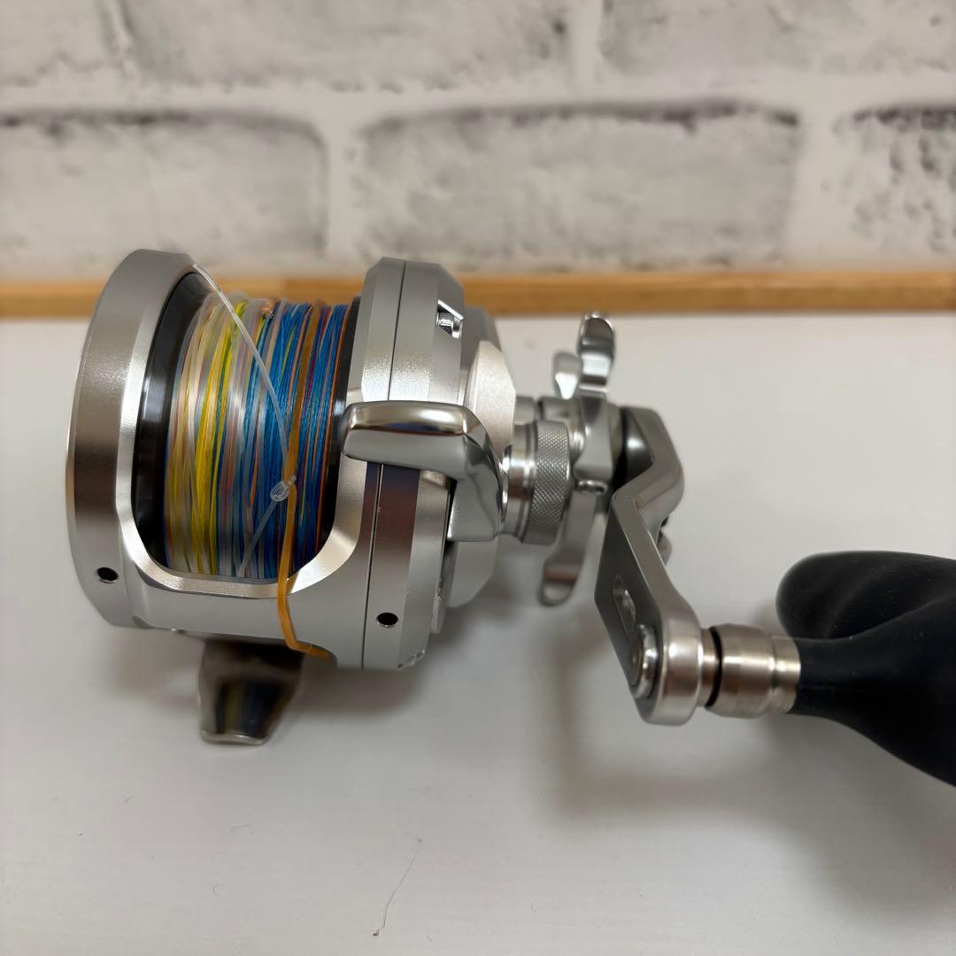 美品　シマノ　オシアジガー　2000NRPG　ベイトリール　右ハンドル