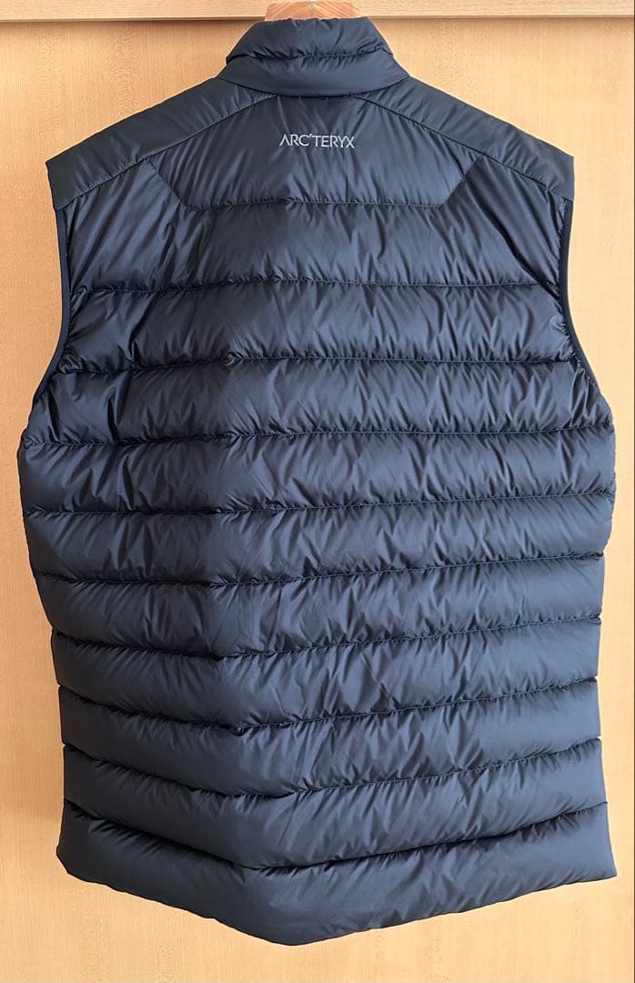 【極美品】ARC'TERYX \"Cerium Vest\" Lサイズ Black