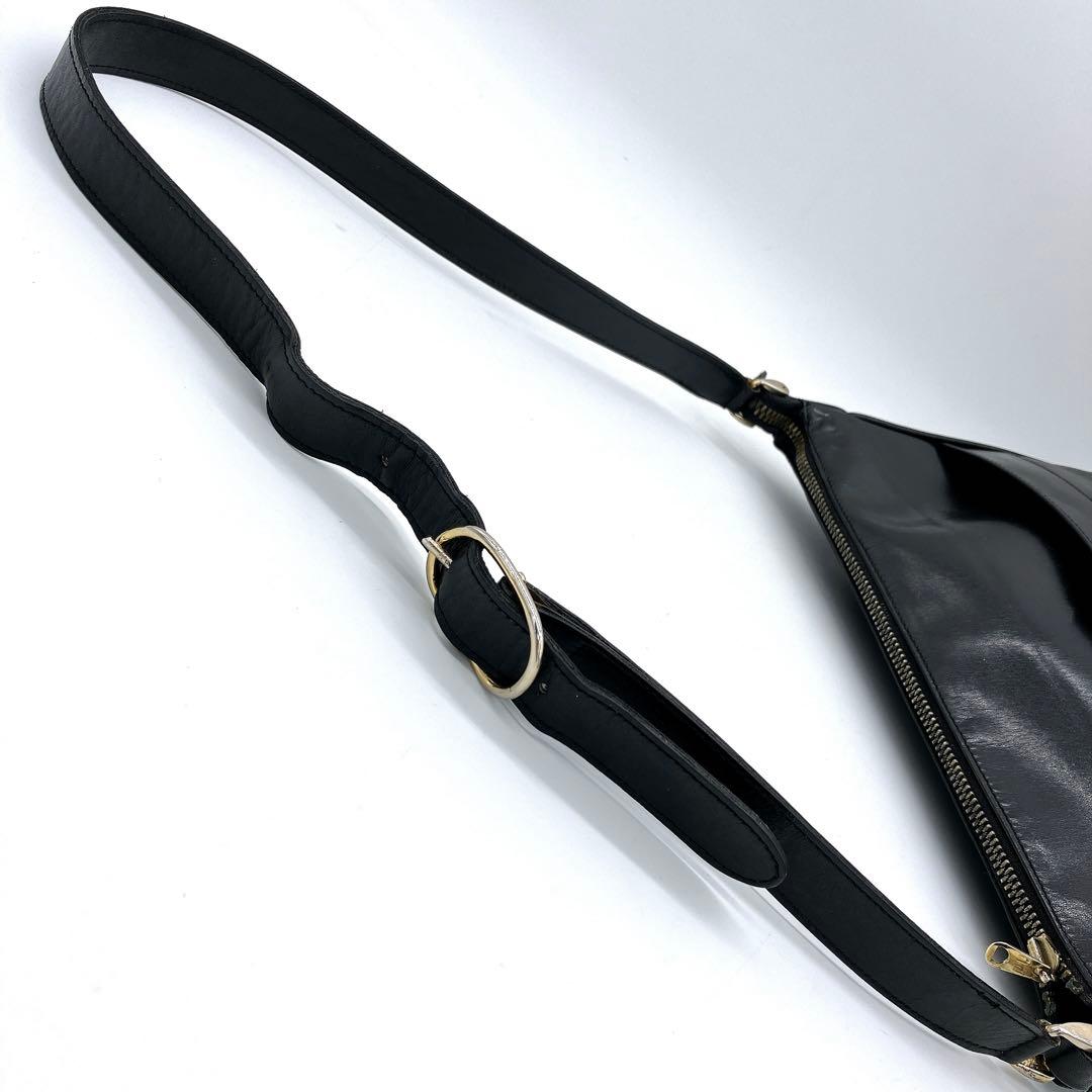 【GUCCI】ショルダーバッグ　シェリーライン　インターロッキング　レザー　黒色