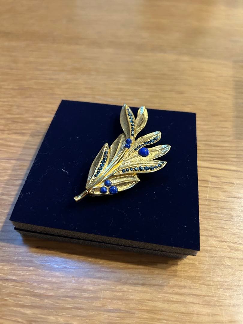 ESTEE LAUDER 練り香水　オリーブ