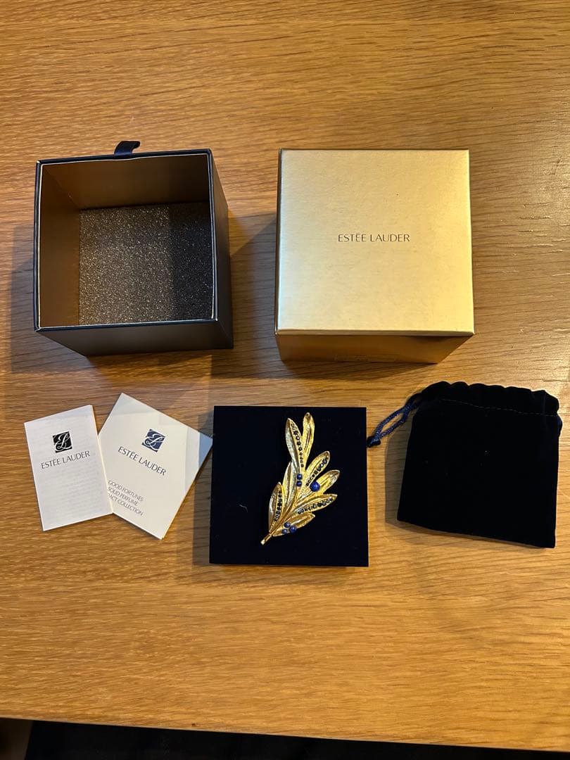 ESTEE LAUDER 練り香水　オリーブ