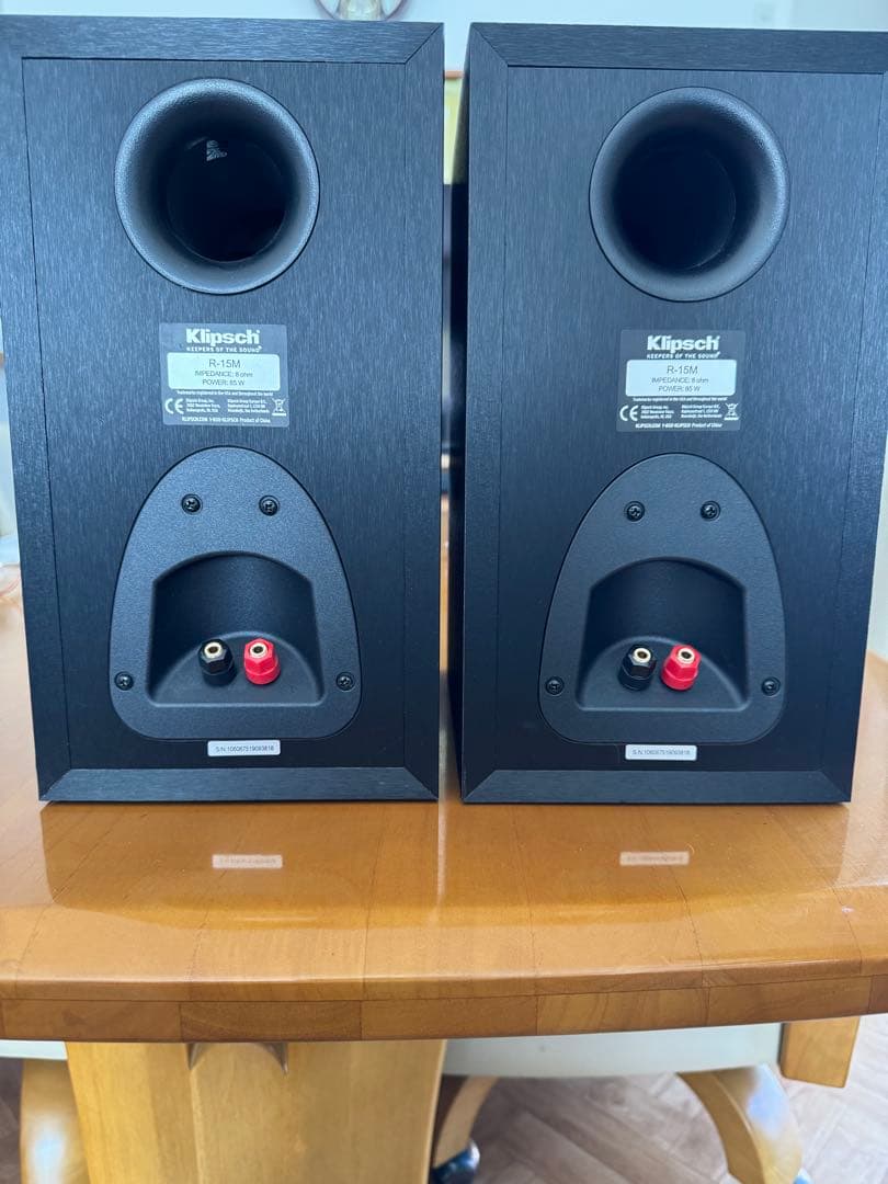 klipsch R-15Mブックシェルスピーカー。