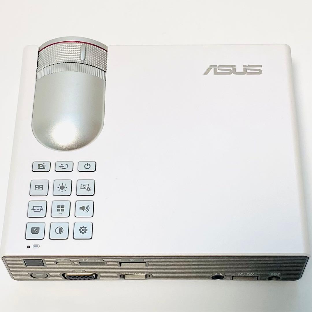 美品 ASUS 高輝度 モバイルバッテリー内蔵小型プロジェクター P3B