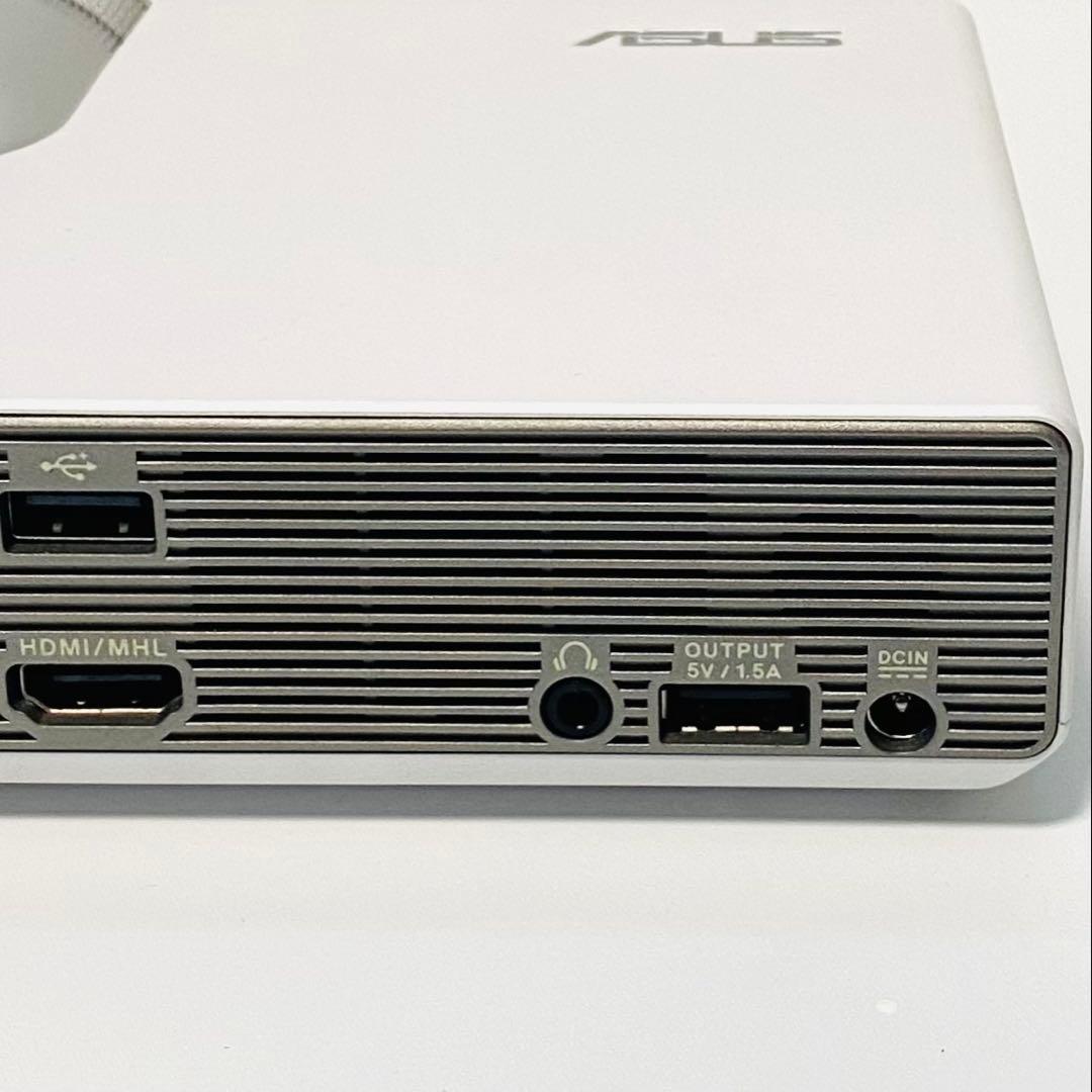 美品 ASUS 高輝度 モバイルバッテリー内蔵小型プロジェクター P3B