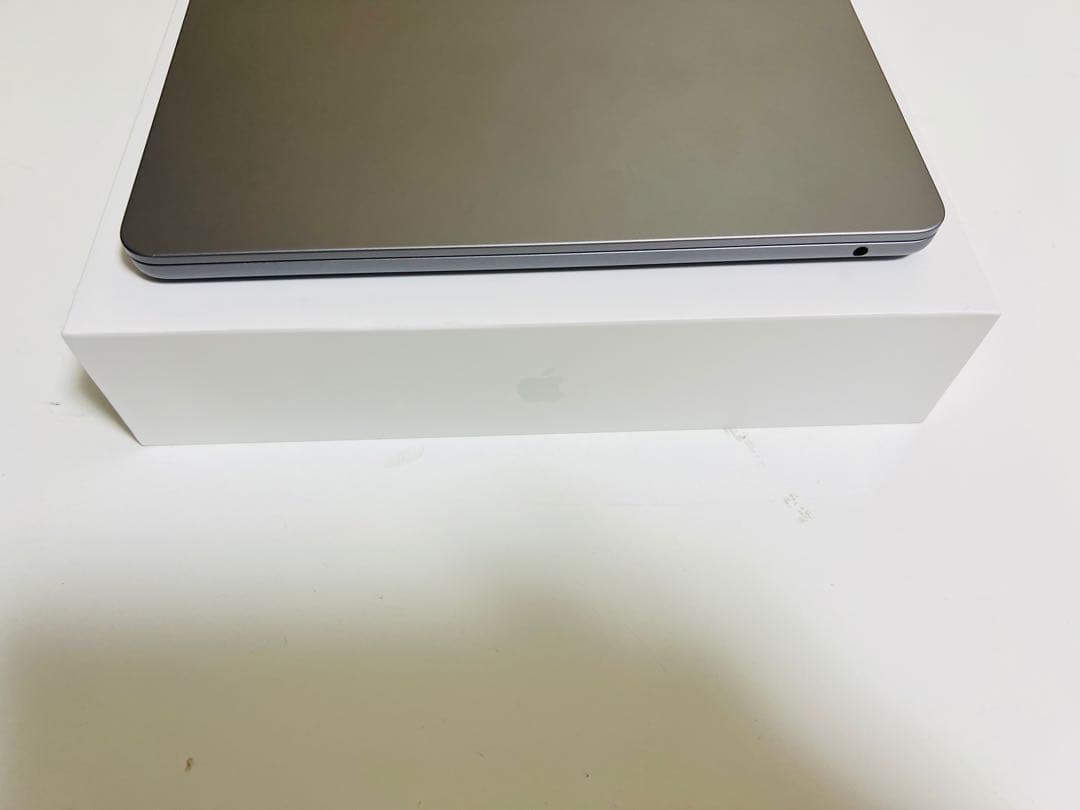 MacBook本体 Macbook Air M2 16GB/512GB