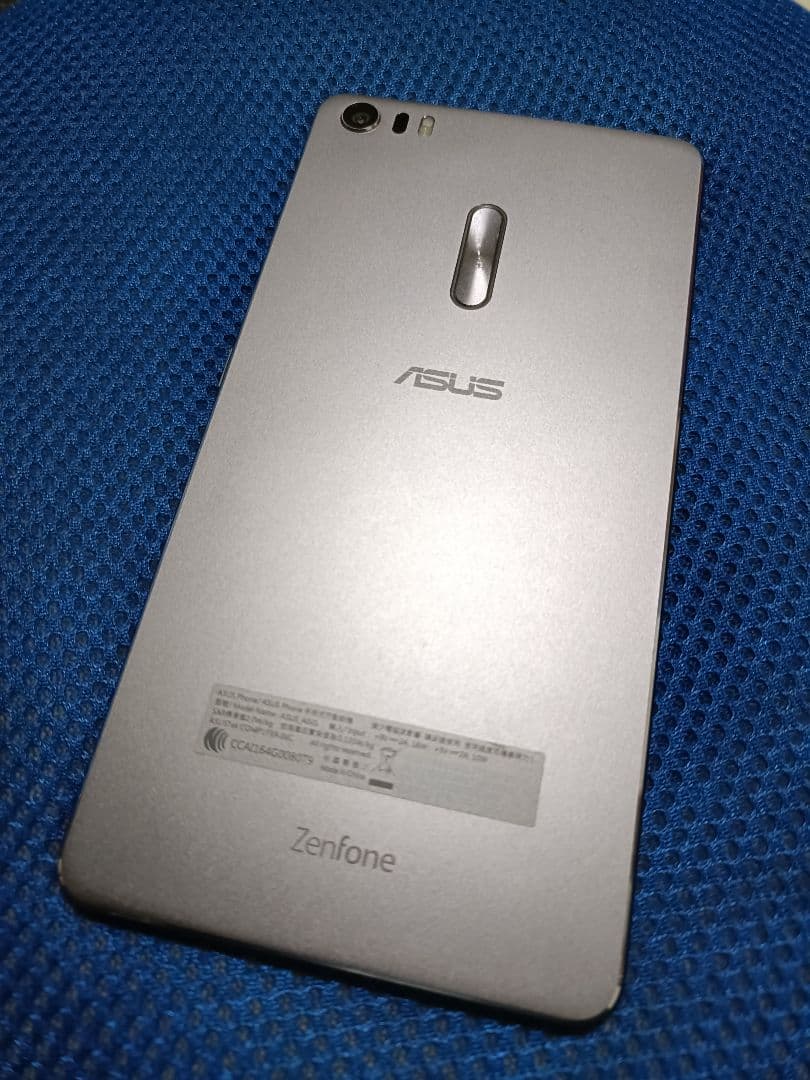 ASUS Zenfone 3 Ultra 充電器付き