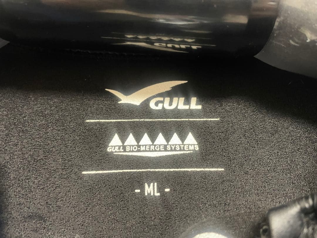 GULL 2mm ML スキンタッパー ウェットスーツ 黒/青 ハンガー付