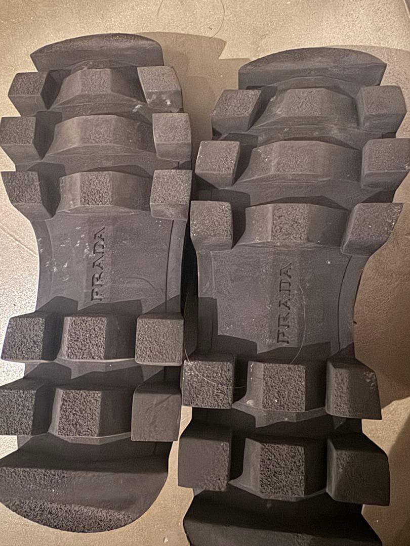 気*マ様 PRADA バックルベルトプラットフォームローファー