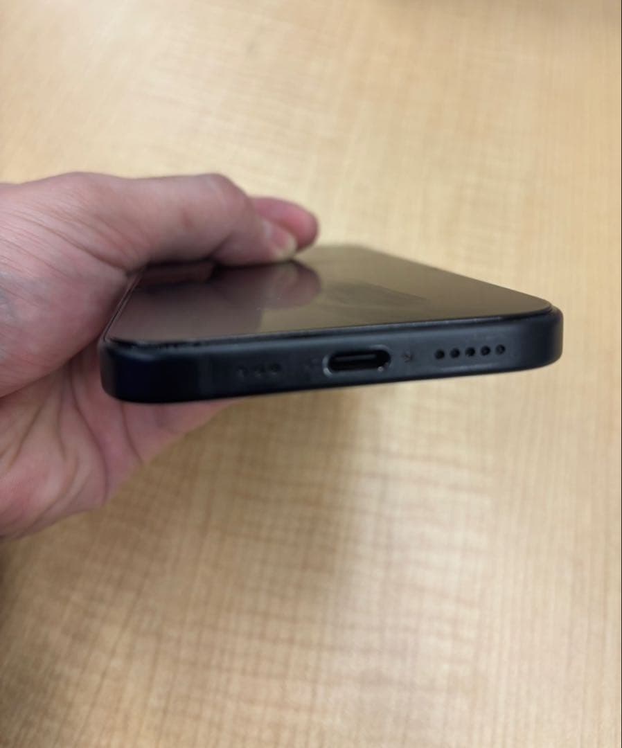 iPhone 15 128GB ブラック(バッテリー90%)