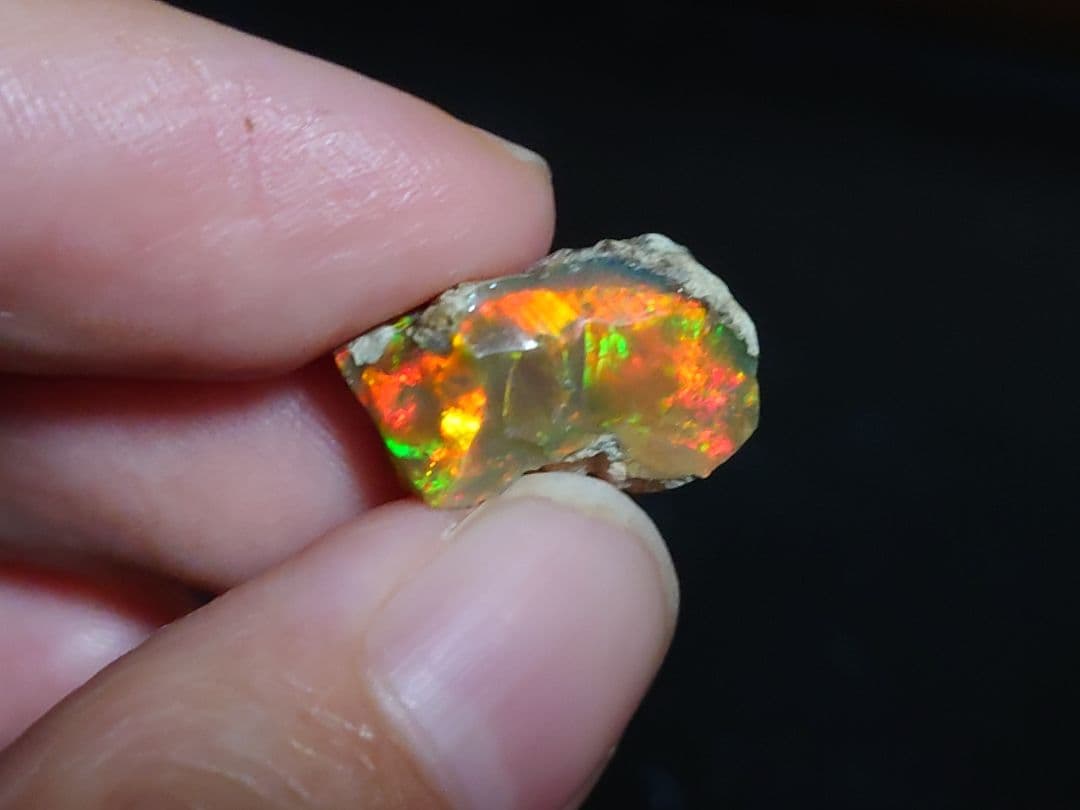 エチオピアウェロ産　オパール　ジュエリーグレード　 原石 鉱物標本