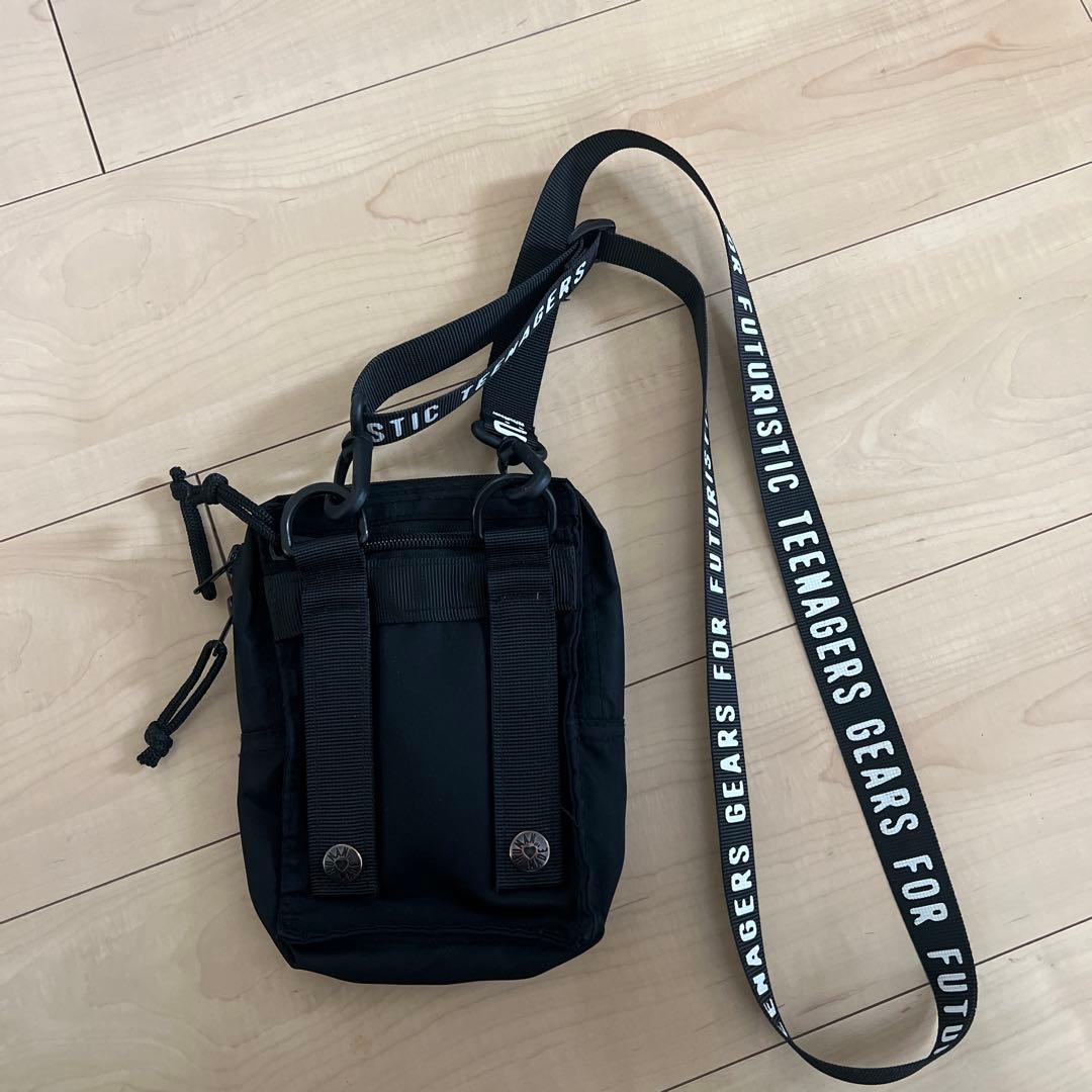 R*d様 HUMAN MADE ブラックショルダーバッグ