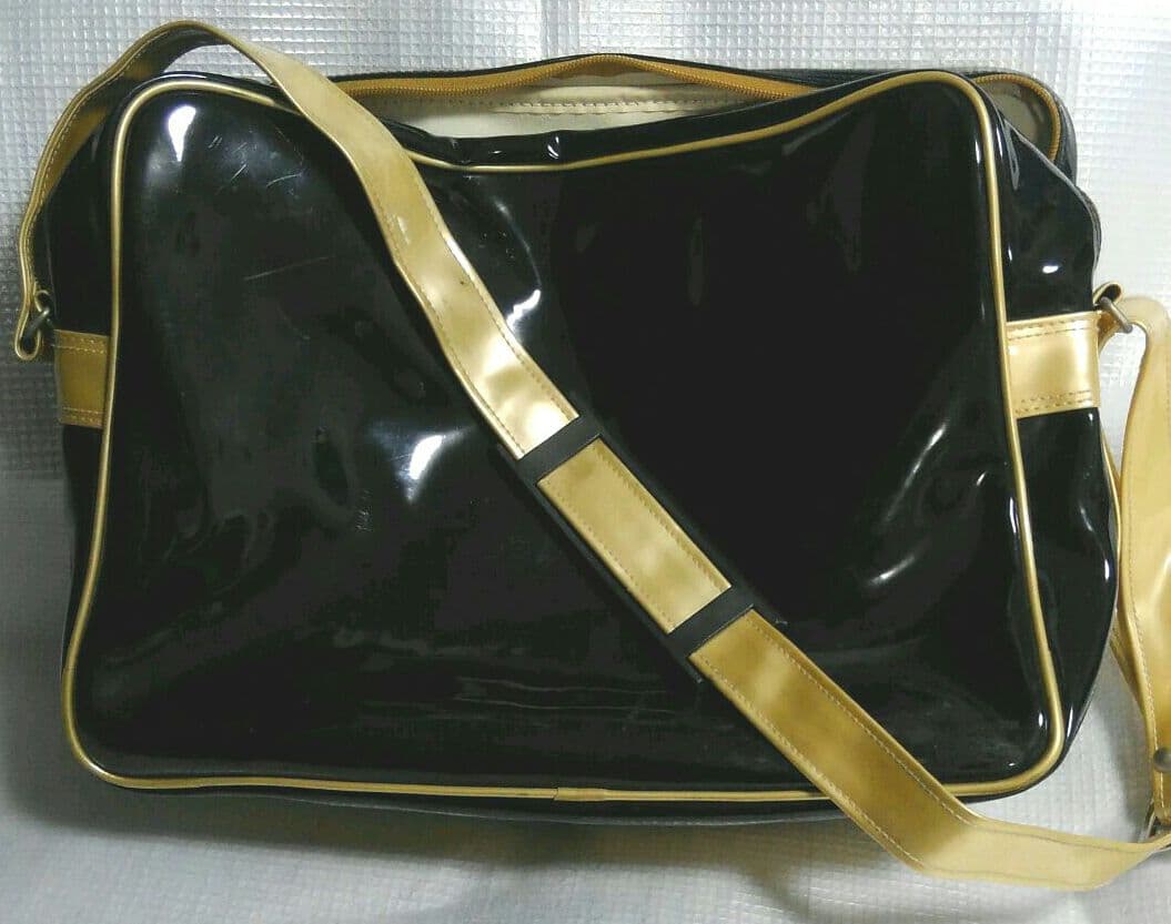 ラグビーエナメルバッグ　オールブラックス・ワラビーズ等エンブレムラグビージャージ