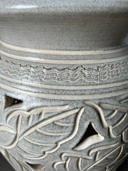 信楽焼傘立て  葉彫 高さ５０cm