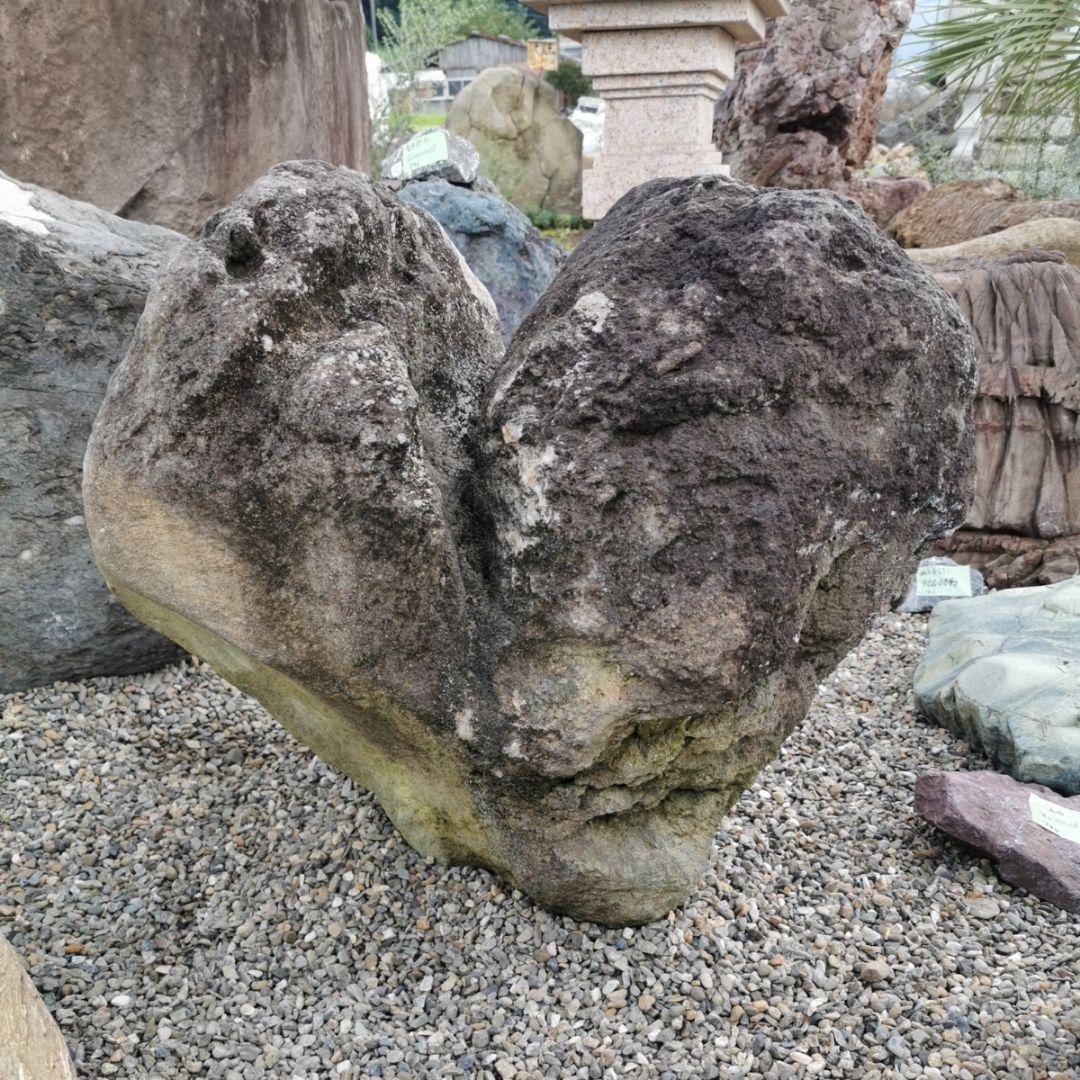鳥海石ハート206キロ　庭石　鑑賞石　石　ガーデニング　ロックガーデン　サボテン