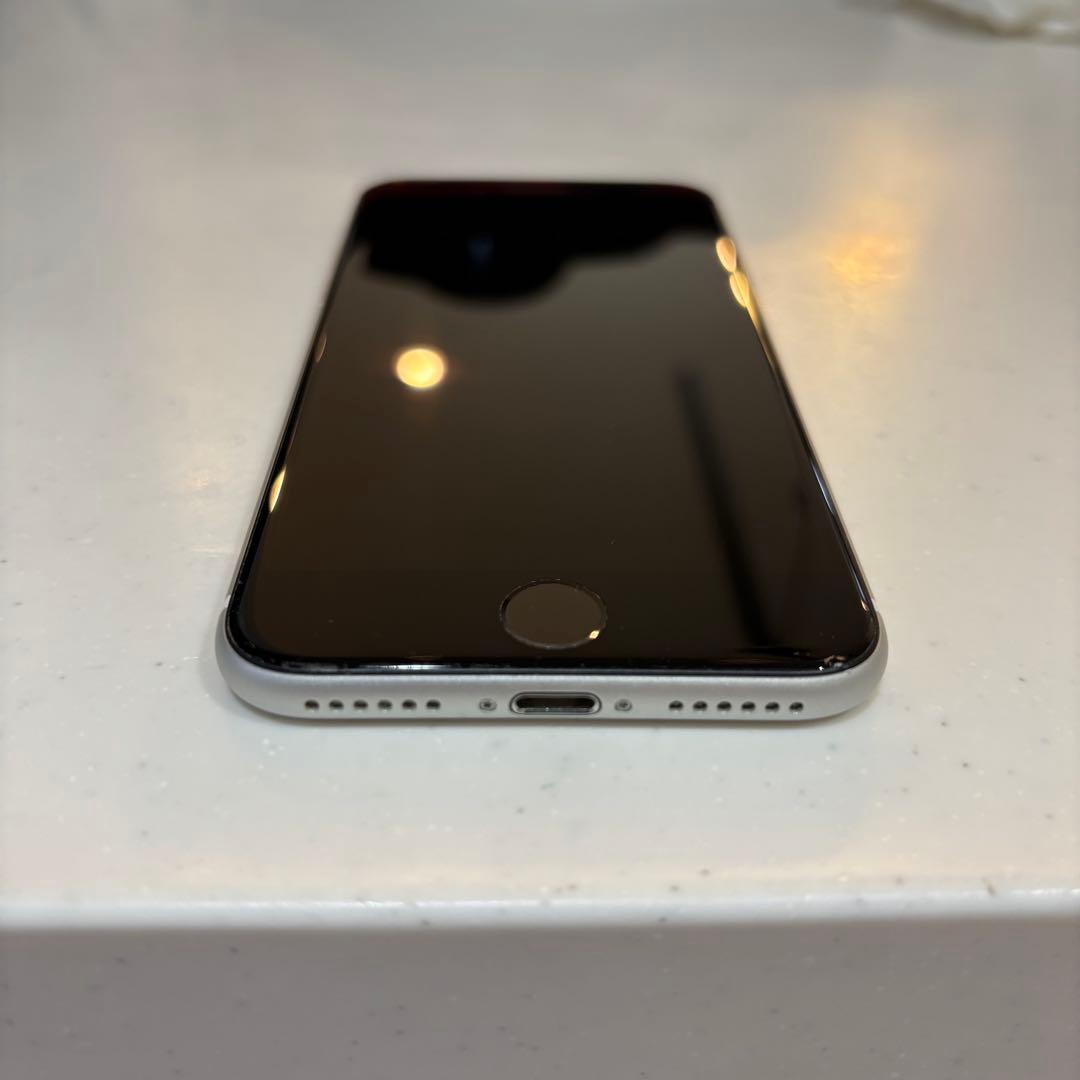 Apple iPhone SE 第二世代 ホワイト SIMロックなし
