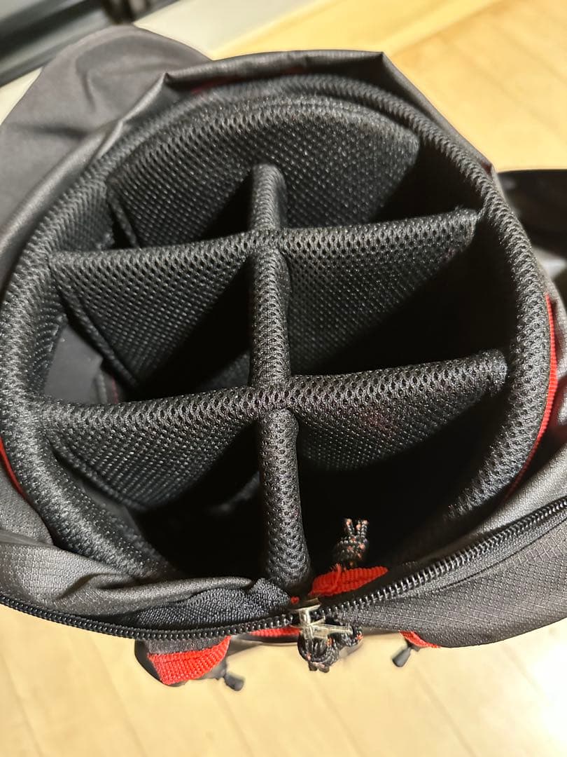 スタンド付きゴルフバッグ 黒と赤