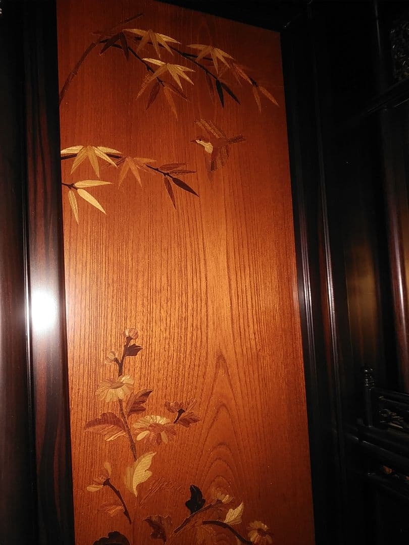 黒檀のお仏壇と仏具各種、漆塗り絹張り手描き絵お盆提灯(みのじ製岐阜提灯)一対