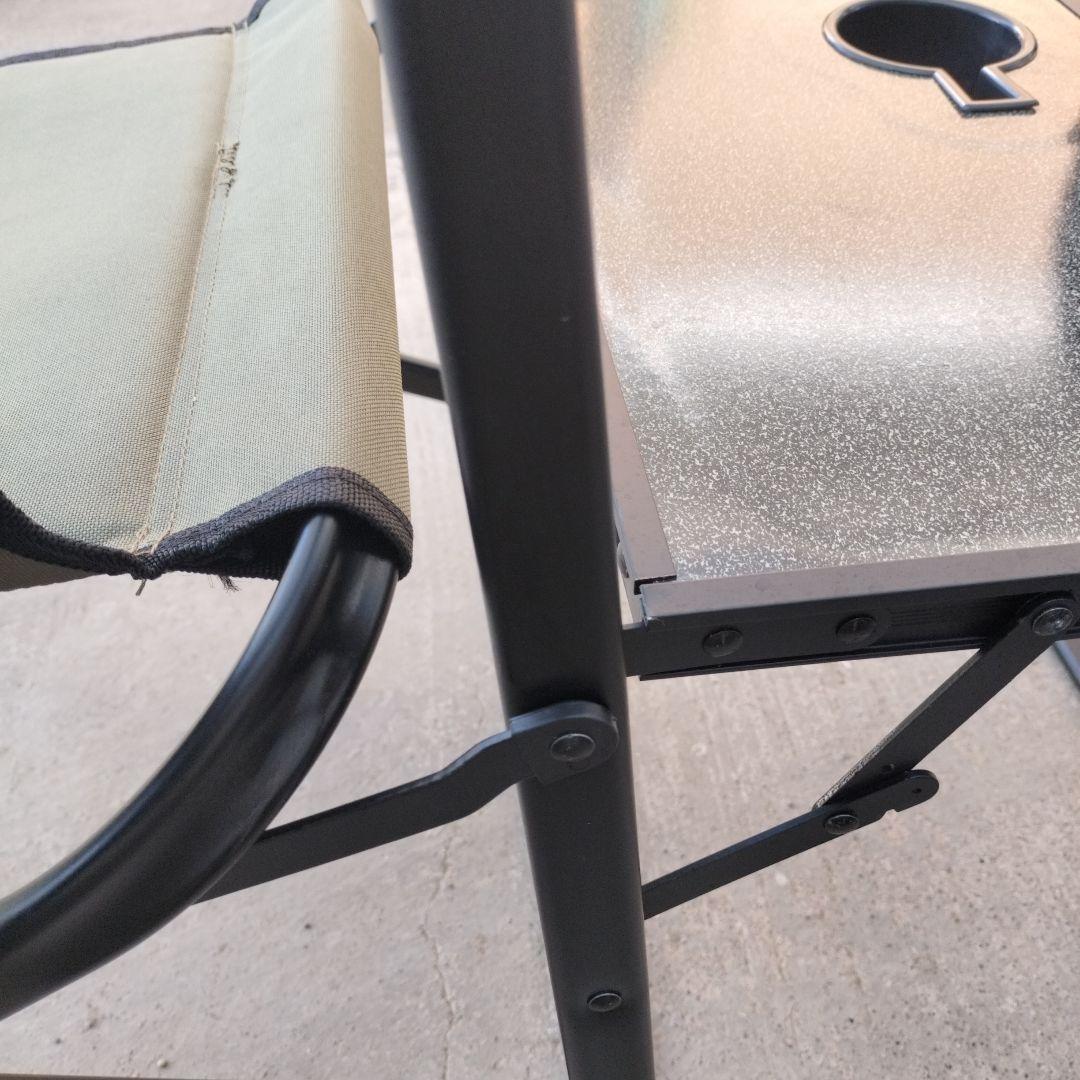 コールマンディレクターズチェア　2脚　薄いカーキ色