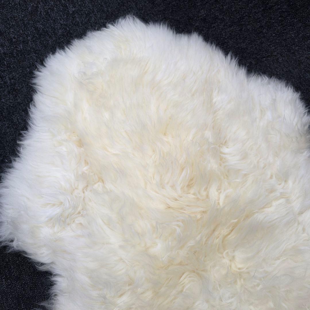 タグ付き未使用品　bowron ムートンラグ　カーペット　ホワイト