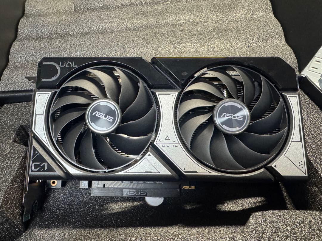 グラフィックボード・グラボ・ビデオカード ASUS GeForce RTX 5060 OC 8GB