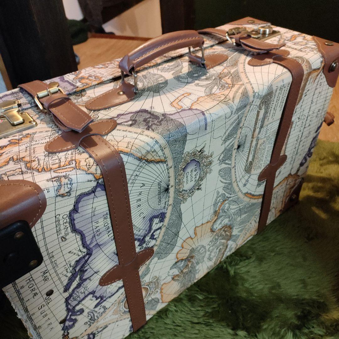 インテリアにオシャレな地図のトランク ボストンバック ニトリ 無印良品