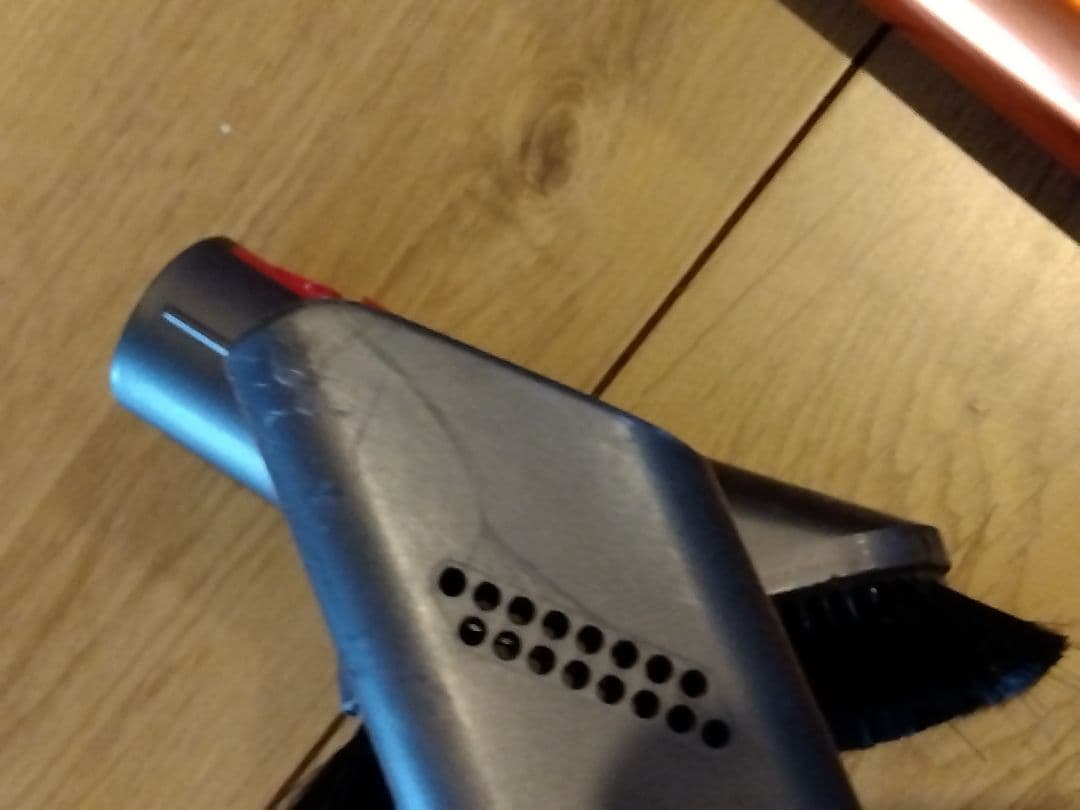 ダイソン掃除機のスタンドとアタッチメント