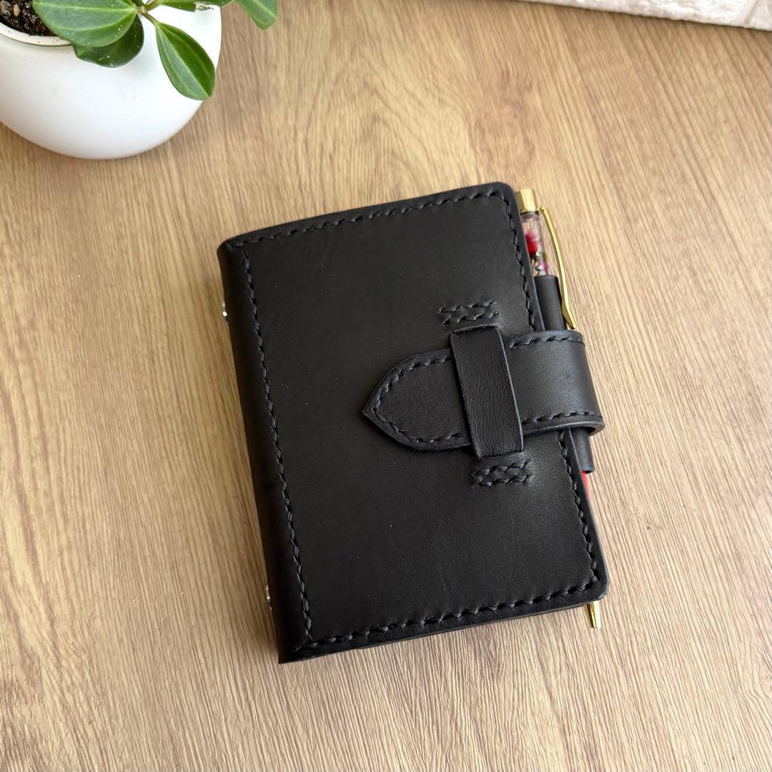 にこにこママページ【ヌメ革】M５システム手帳　ひねり錠　ブラック＆カウ柄