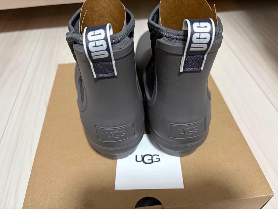 新品UGG グレー ショートブーツ 雨天用　起毛取り外し可能なインヒール♡