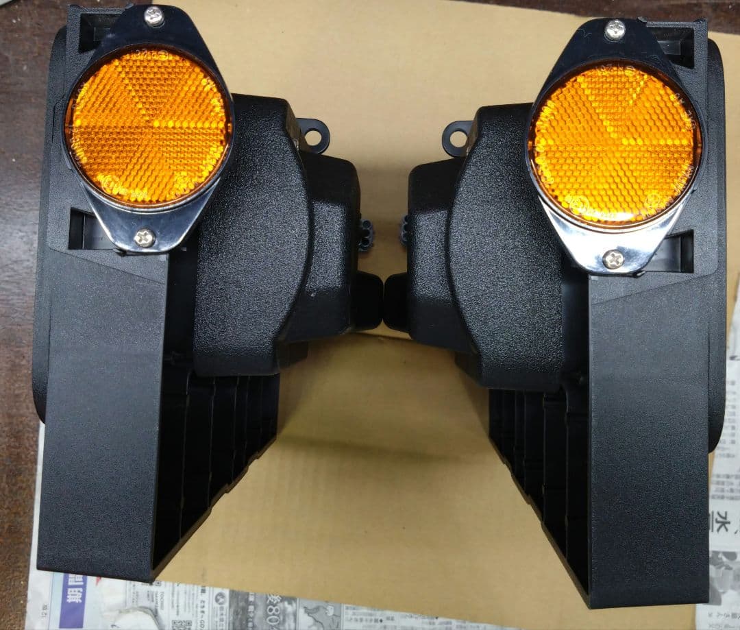 日野テールランプ 新車外し 左右セット